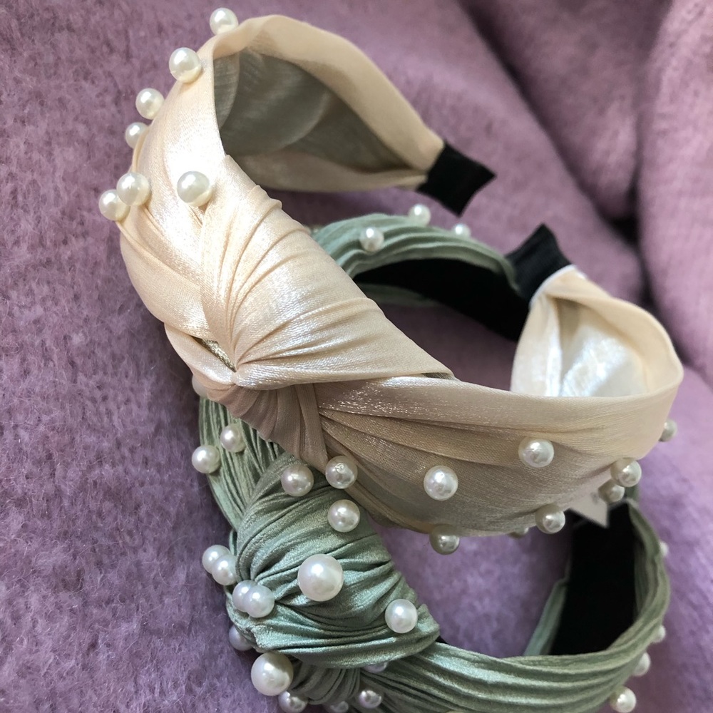 NWT Francesca’s Ivory Satin Pearls Headband
